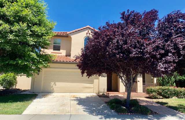 Prestigious 4 Bedroom, 3 Bathroom Home **DO NOT DISTURB TENANTS** Gallery 3