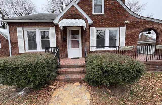 Quaint Brick Cottage w/Covered Parking photos photos