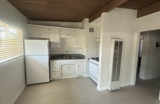 305 N Signal St photos photos