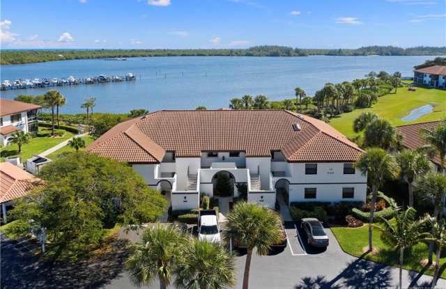 6122 SE Landing Way unit: 4 photos photos