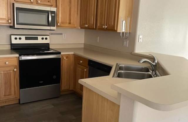 4 bedroom 2 bath in Goodyear Gallery 4
