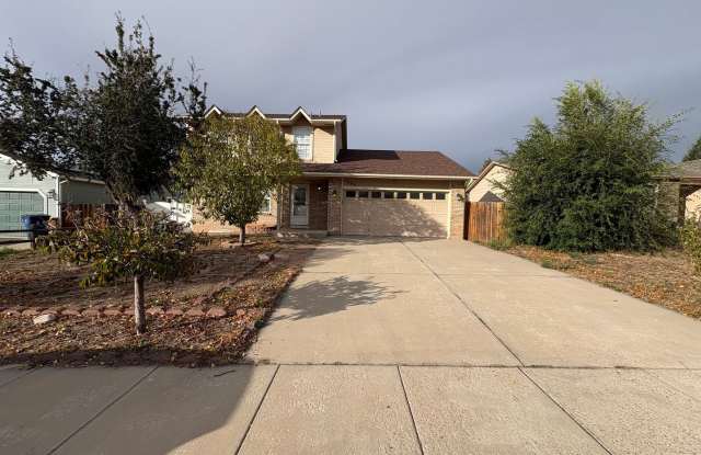 BEAUTIFUL HOME CLOSE TO FORT CARSON, SCHRIEVER SFB & PETERSON SFB!!!!!!!! Gallery 1