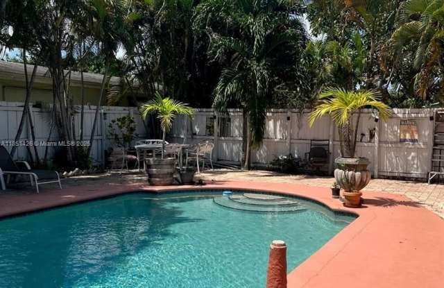 2410 Thomas St photos photos