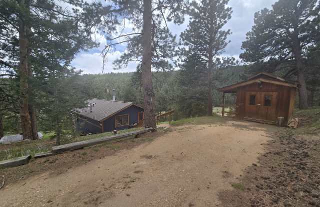 Beautiful 2B/2B Mountain Home Available ASAP! Gallery 4
