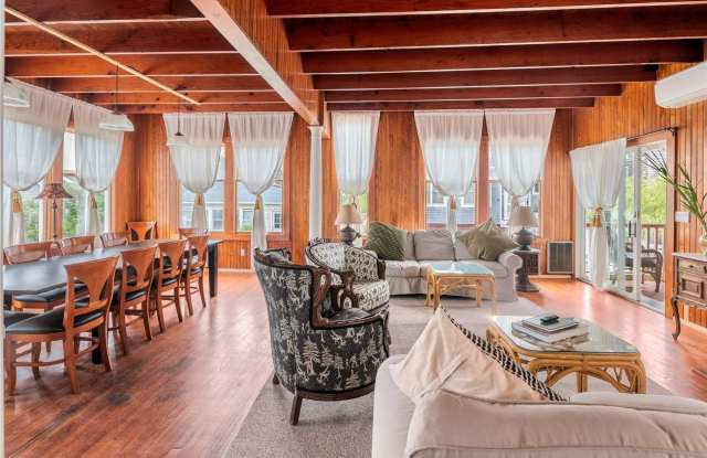 300 Cottage Walk Gallery 4