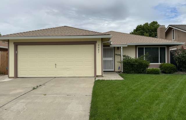 Four Bedroom, Two Bathroom Home For Rent photos photos