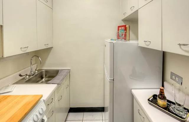 535 West Cornelia Avenue Gallery 2