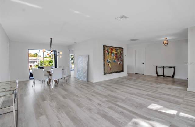 1649 STANFORD Lane Gallery 4