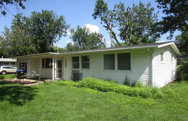 Check out this spacious 3BR home with 2 car detached garage and fenced yard! Not avail for move-in until 6/18/25 photos photos