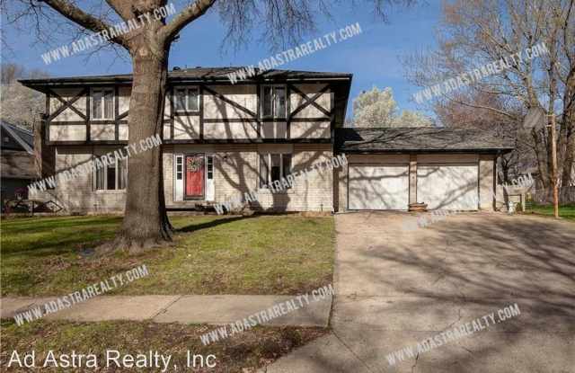 1109 S Clairborne Rd - 1109 South Clairborne Road, Olathe, KS 66062
