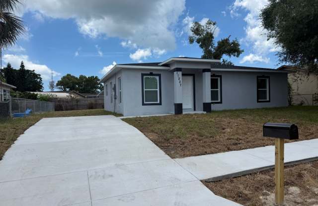 3 Bed 2 Bath Home in Port Richey! Gallery 1