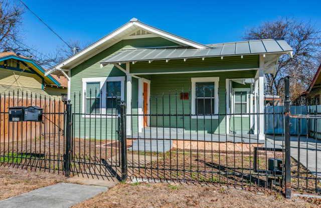 2-BEDROOM, 2-BATHROOM IN DIGNOWITY HILL - 1619 Nolan Street, San Antonio, TX 78202