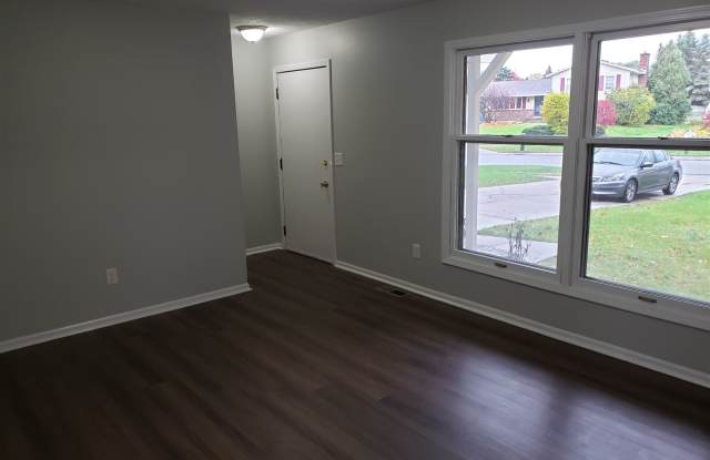 5885 Valley Lane Dr SE Gallery 2