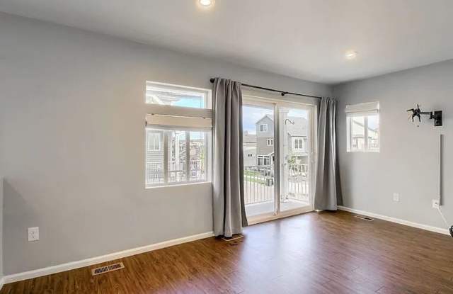 Incredible Starter Home in Green Valley Gallery 4