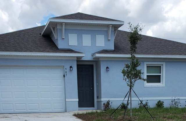 ****SPACIOUS 4/2 HOME IN PALM BAY! - 907 Sable Circle Southeast, Palm Bay, FL 32909