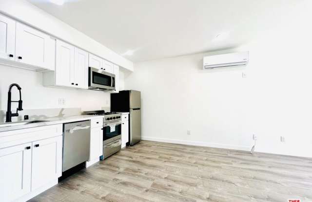 421 E Chevy Chase Dr Gallery 4