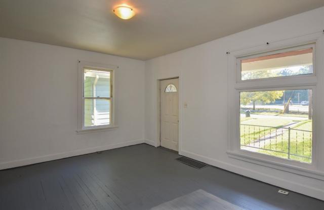 3929 Paxton Avenue Gallery 3
