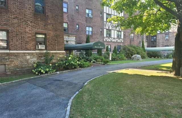 110 Stonelea Place - 110 Stonelea Place, New Rochelle, NY 10801