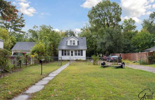 3 Bed Bungelow $1250.00/mo photos photos
