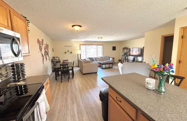 Updated 3bed 3bath End Unit Townhome w’Great Views photos photos