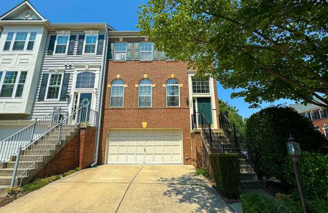 Stunning 3 Bed 3.5 Bath Brick Colonial End-Unit Townhome In Vibrant Kingstowne Community photos photos