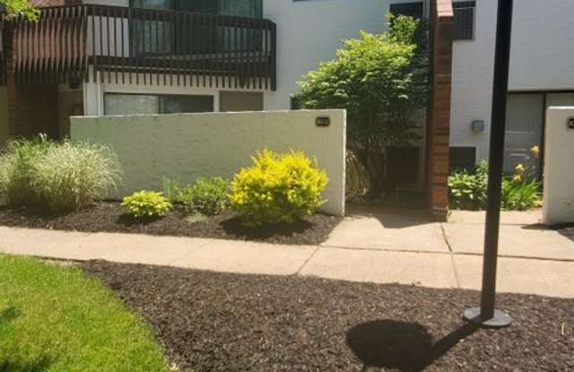 Stratford Drive-803-12 Gallery 3