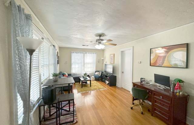 Margaret's Manor - 1 Bedroom, 1 Bathroom Stand Alone Apartment in Sorority Row Gallery 4