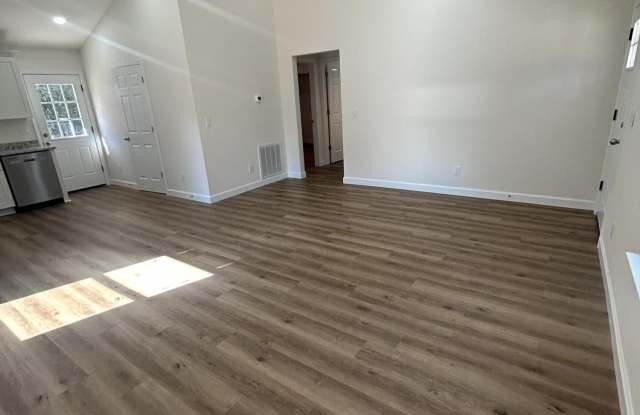 552 Kings Lake Boulevard Gallery 4
