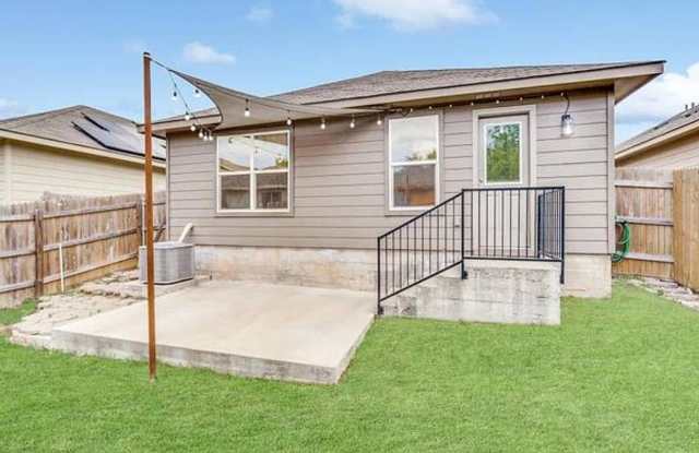 Room in 3 Bedroom Home at Tilmon Ln Gallery 3