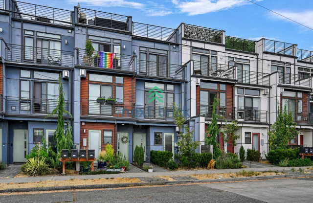Stunning 3‑Bed, 2.5‑Bath Townhome in West Woodland photos photos