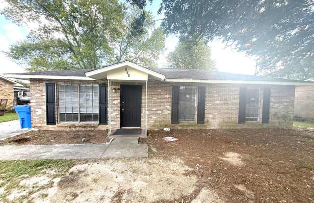 ** 3 Bed 2 Bath located in Prattville ** Call 334-366-9198 to schedule a self tour photos photos