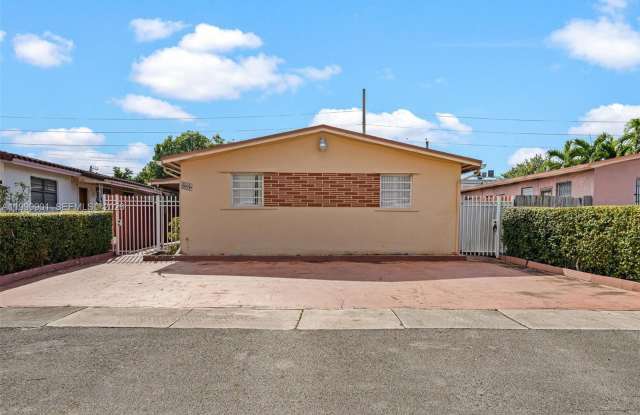 1028 W 30th St photos photos