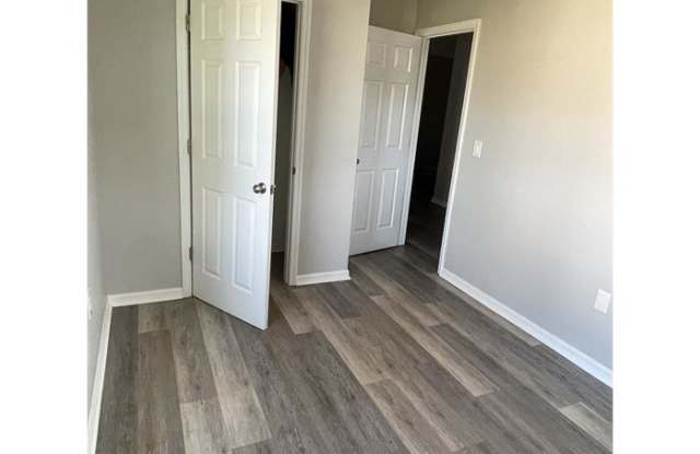 806 12th Street East Gallery 2