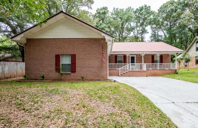 Charming Crestview Home Gallery 3