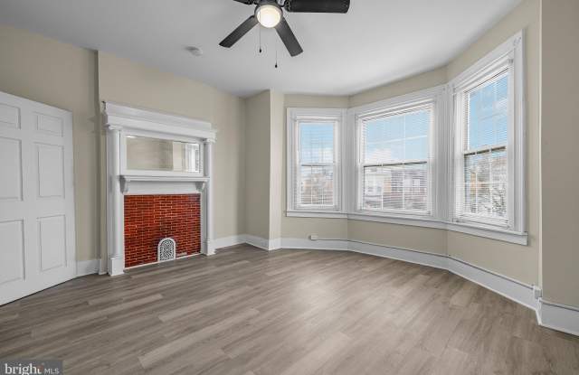 5723 SPRUCE ST unit: 2 photos photos