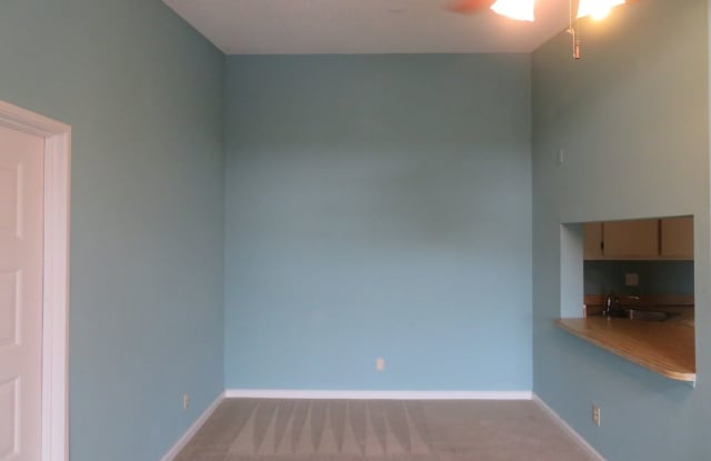 1035 S Pine Ridge Circle #35 Gallery 4