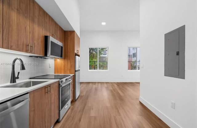 650 SW 1st St photos photos