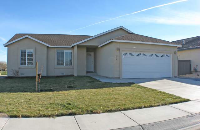 On the Fernley Golf Course-Divot - 712 Divot Drive, Fernley, NV 89408