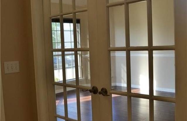 615 Lake Bridge Gallery 3