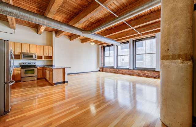 Beautiful Condo in Washington Loft District Gallery 3