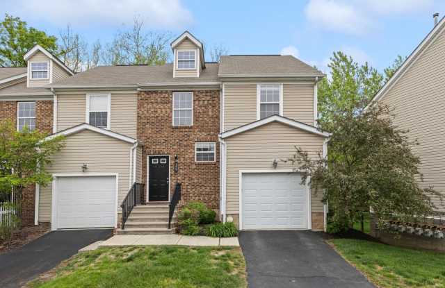 Modern 2-Bed Townhome with Vaulted Master & Private Deck – Prime Columbus Location! photos photos