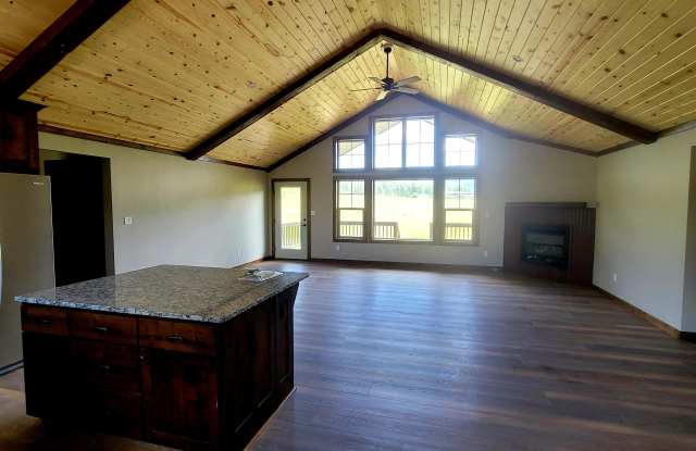 401 Alpine Drive - A Gallery 3