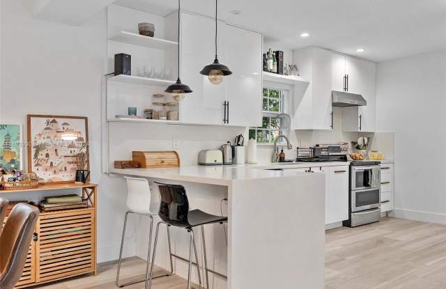9040 Dickens Ave Gallery 3