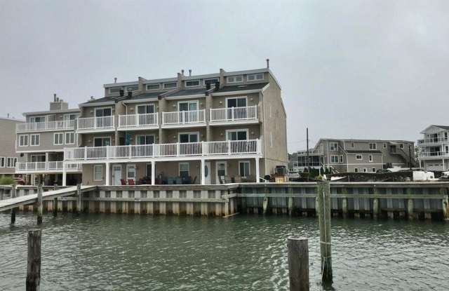 1113 Bayshore Ave Gallery 1
