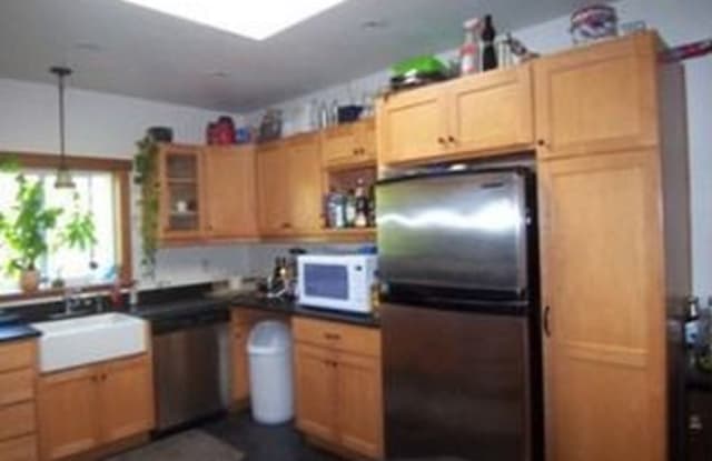 8825 Wallingford Ave N - 8825 Wallingford Avenue North, Seattle, WA 98103