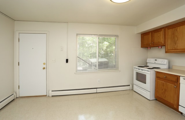 Oakland Gardens Apartments Gallery 3