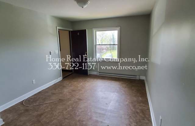Cambridge Apartments | 2334 N. Cherry Street Apt D Gallery 2