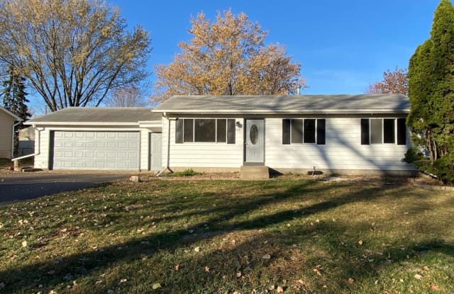 386 1st Ave Se - 386 1st Avenue Southeast, New Brighton, MN 55112