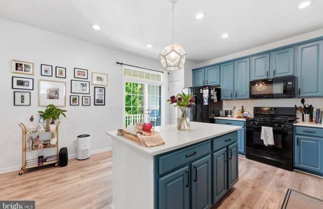 42427 ROCKSLIDE Terrace Gallery 2