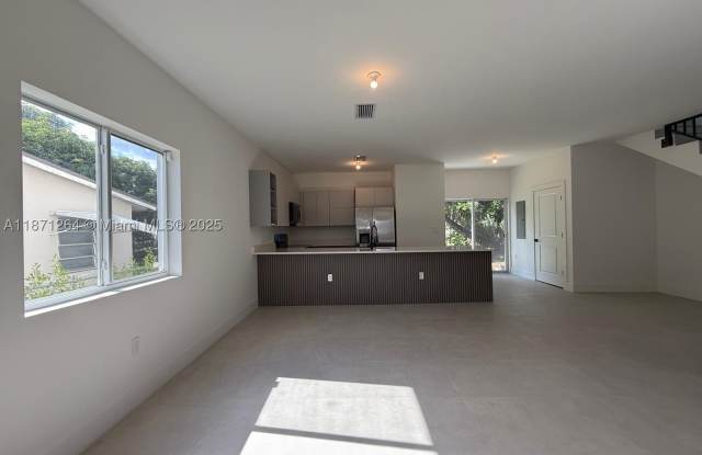 2788 NW 9th Pl Gallery 3